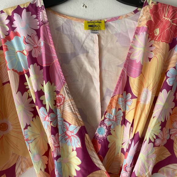 Unique Vintage + Smiley Purple Floral Wrap Midi Dress SZ 6-8 Retro Floral‎ Flowy - Picture 3 of 12